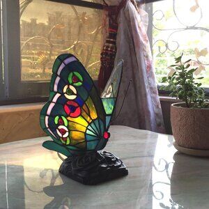 Gorgeous Tiffany Style Stained Glass Bullerfly accent Lamp